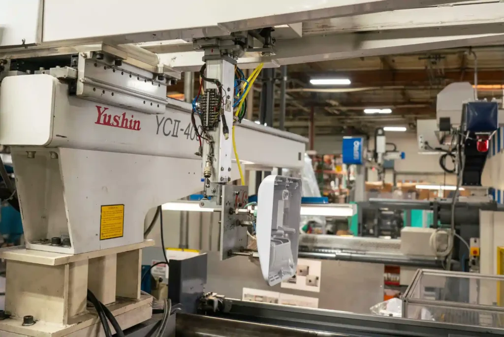 Why Vertical Press Molding Chicago Is Ideal for Insert Molding